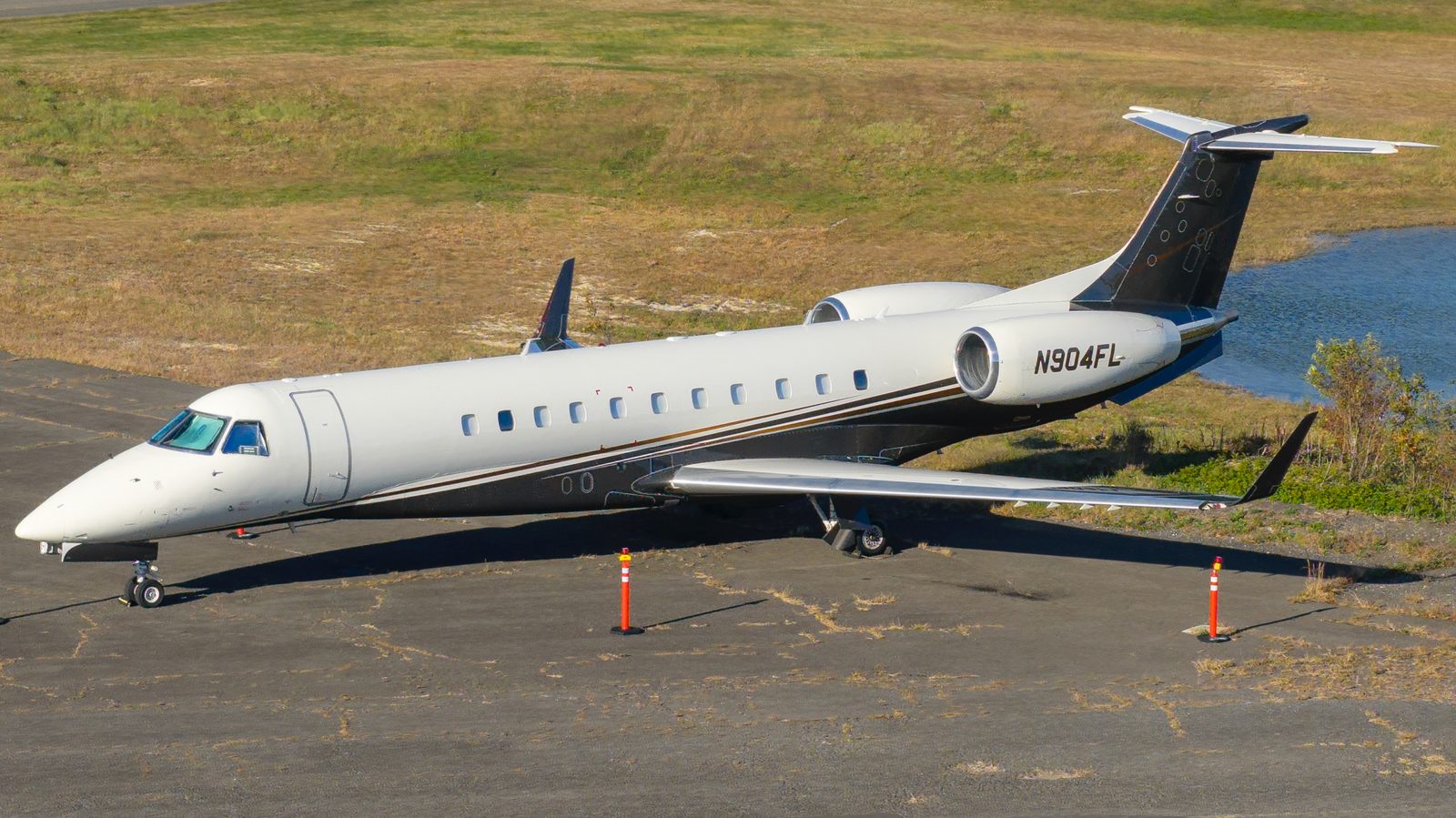 Embraer Legacy 600 business jet